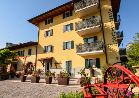 Agritur Girasole Arco - Between the beautiful mountains of Trentino and the beaches of Lake Garda